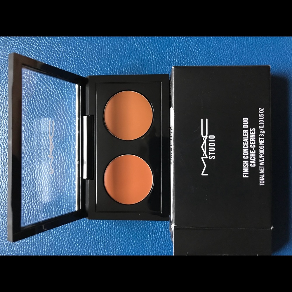 Authentic MAC Studio Finish concealer DUO